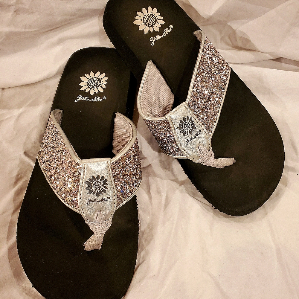 Yellow Box Flip Flops Silver Size 7